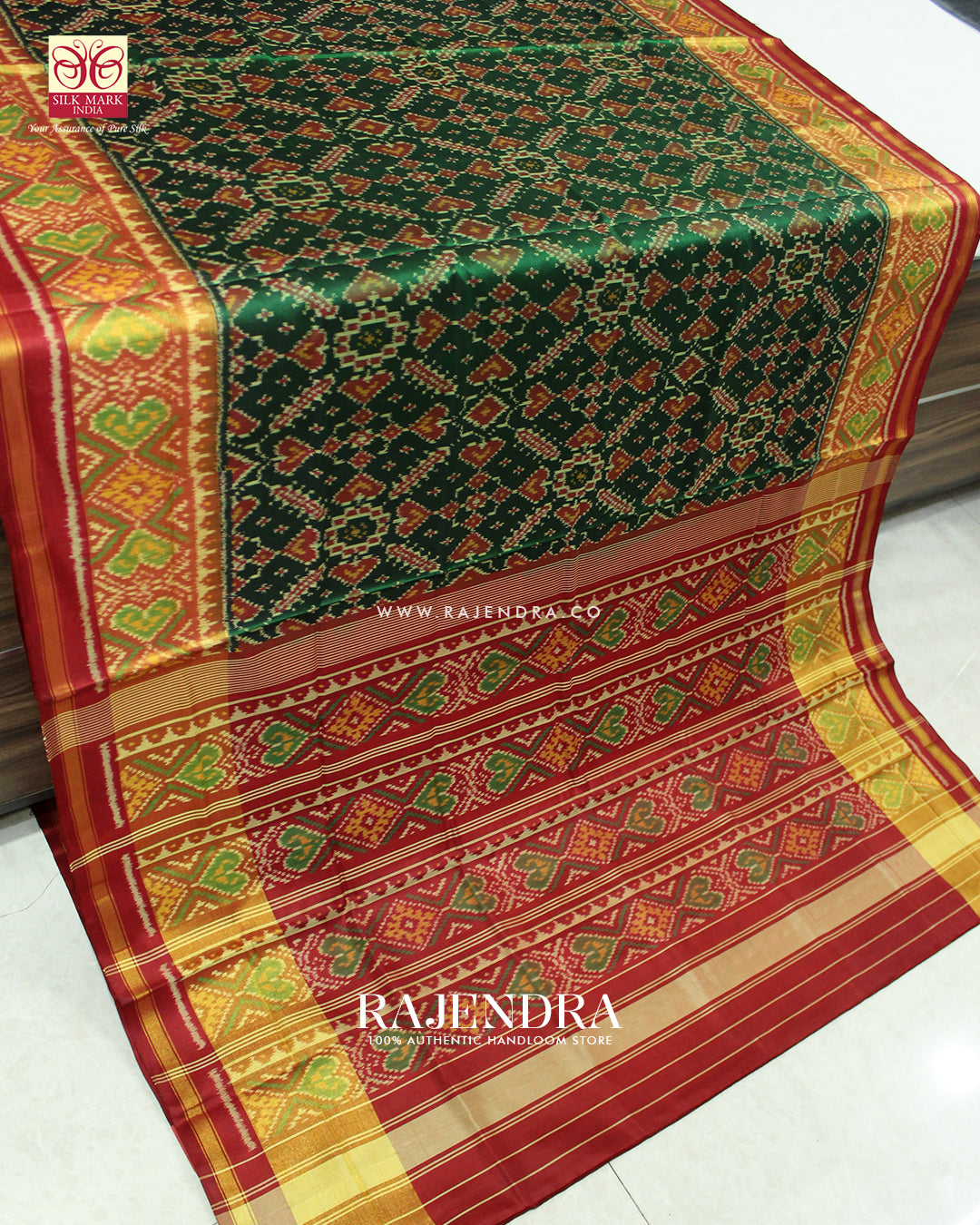 Traditional Manekchowk Design Red and Green Single Ikat Rajkot Patola Saree